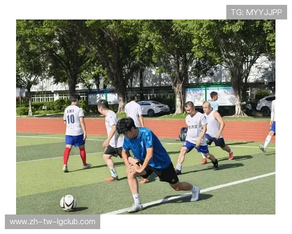 南充足球鏖战高潮迭起的精彩比赛全程深度评论解析亮点呈现全景观 南充足球鏖战高潮迭起的精彩比赛全程深度评论解析亮点呈现全景观